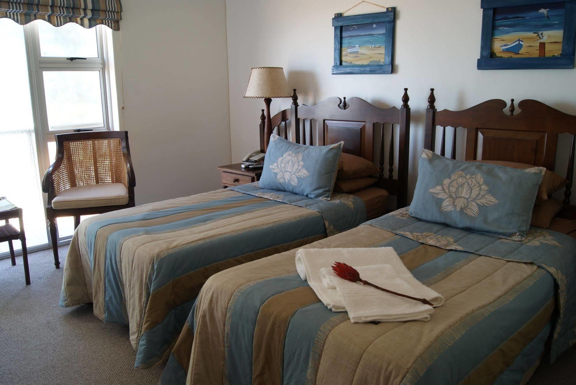 Sea Otters Lodge Kini Bay Bagian luar foto