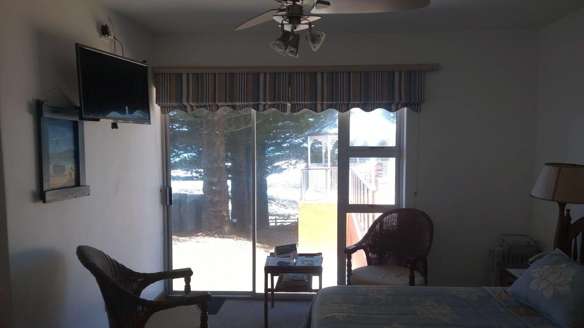 Sea Otters Lodge Kini Bay Bagian luar foto