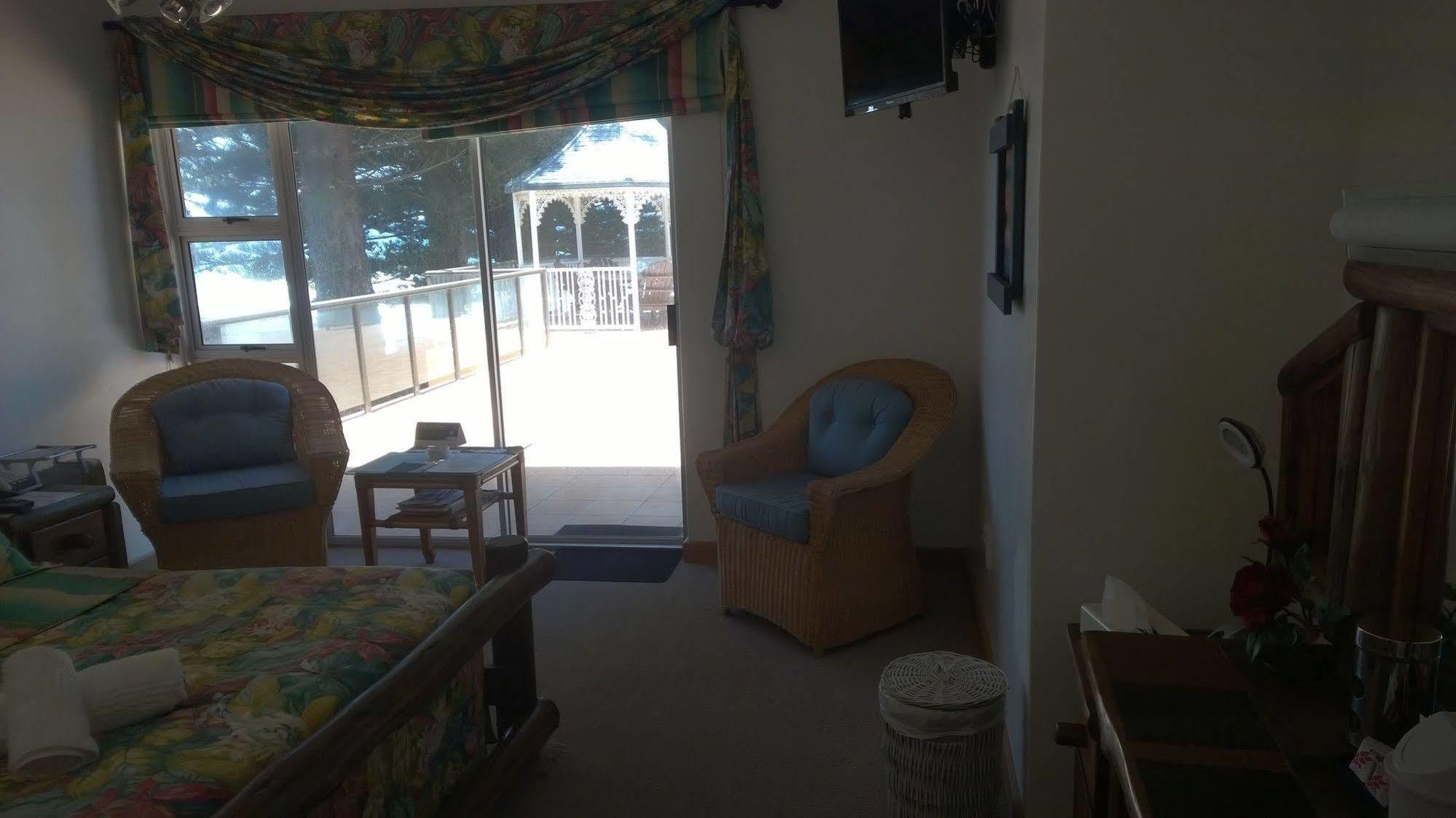 Sea Otters Lodge Kini Bay Bagian luar foto