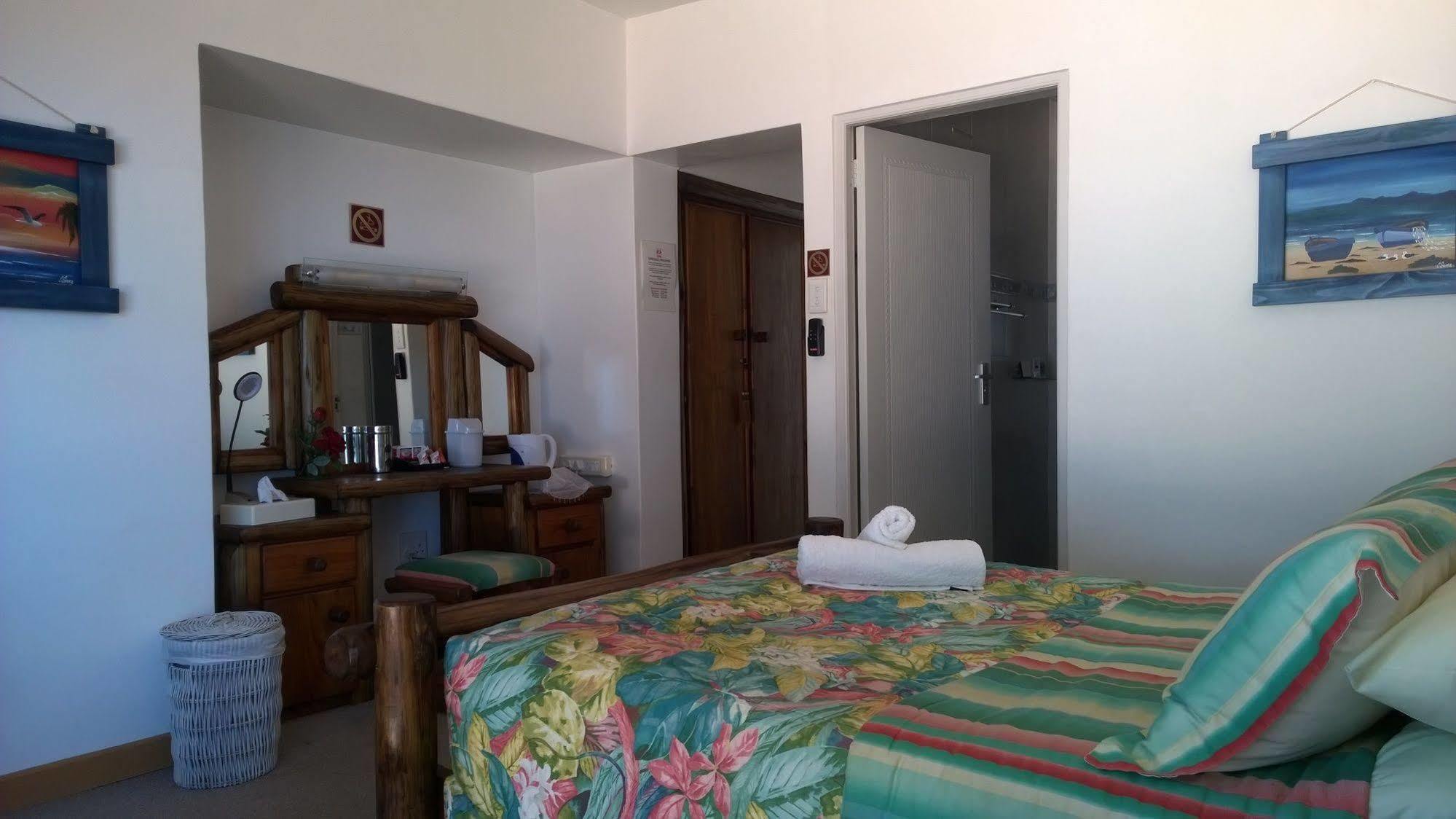 Sea Otters Lodge Kini Bay Bagian luar foto