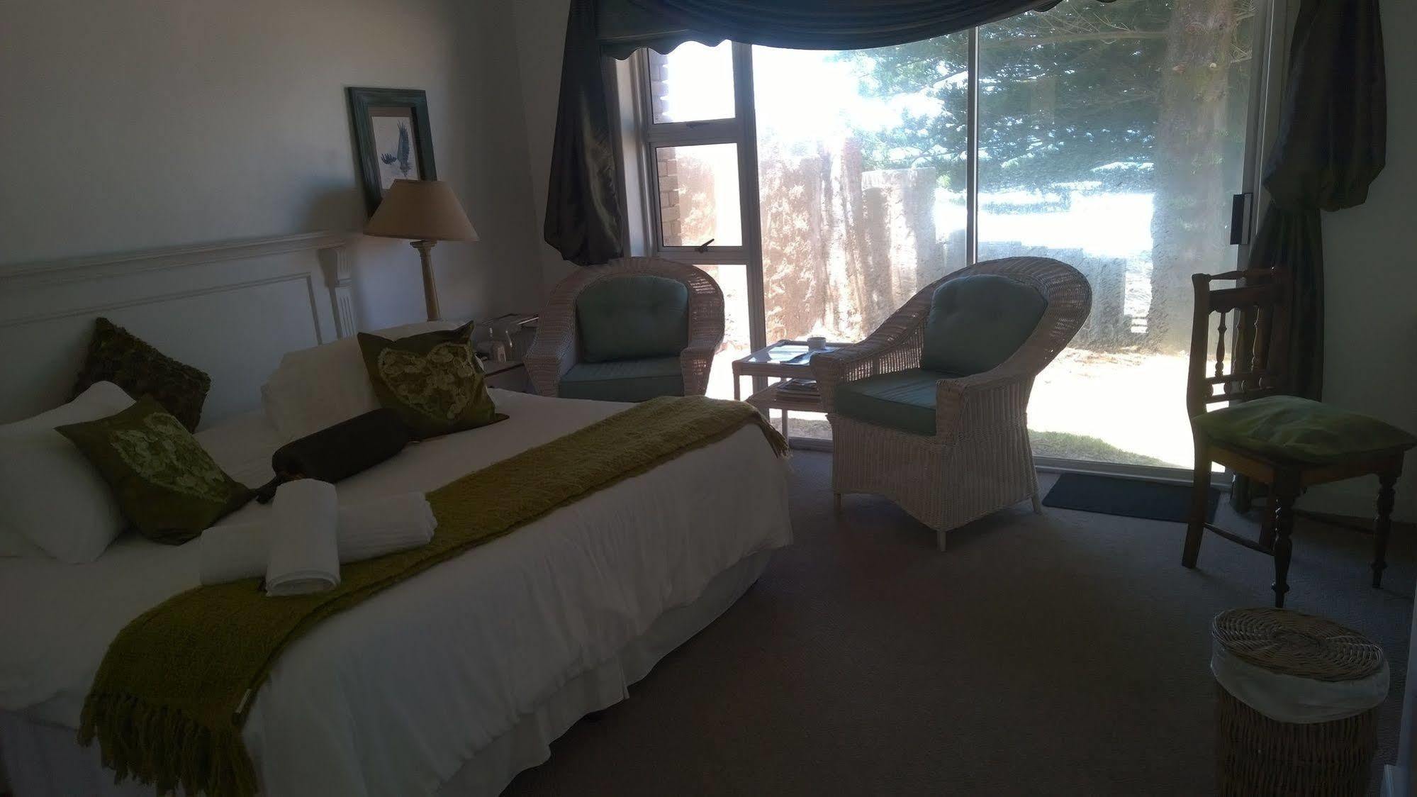Sea Otters Lodge Kini Bay Bagian luar foto